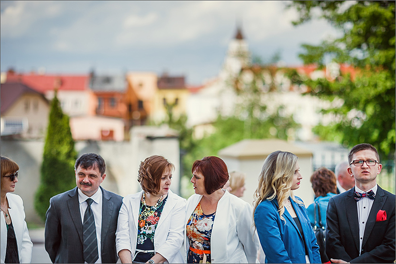 Fotografia ślubna ceremonia kościół goście