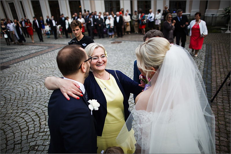 Fotografia ślubna ceremonia kościół goście