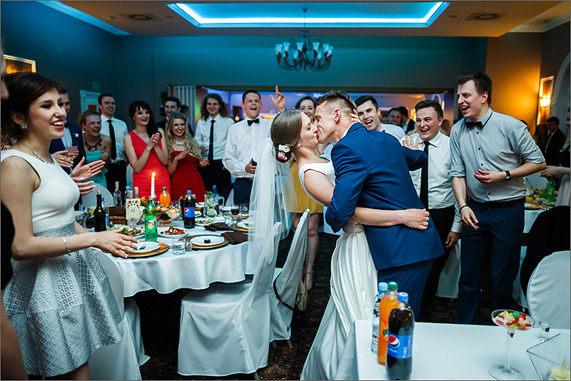 Sesja ślubna reportaż pierwszy całus goście