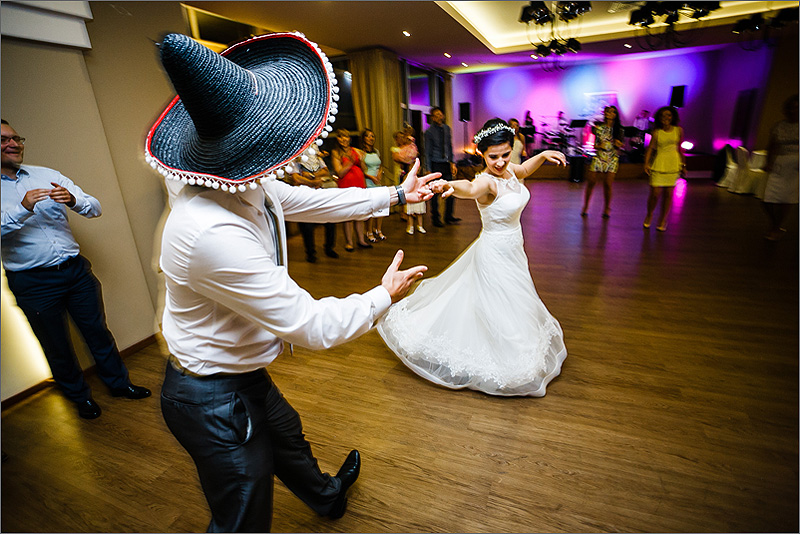 Zdjęcia ślubne zabawa wesele