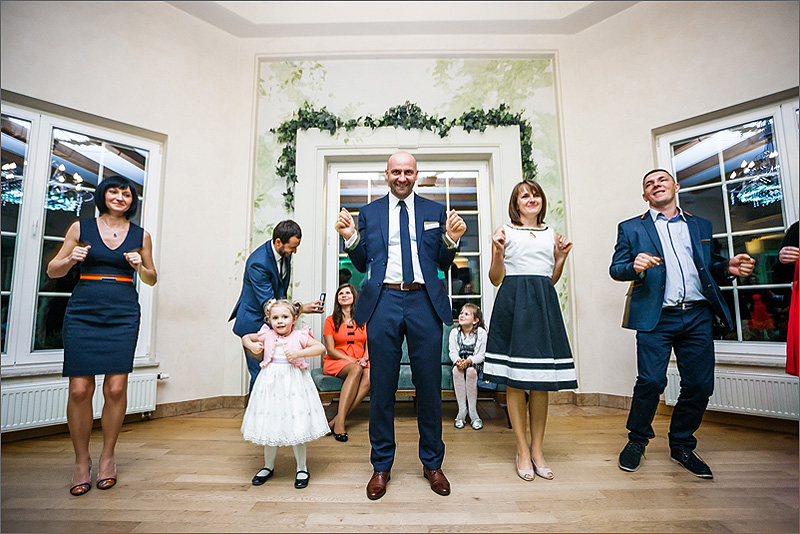 Fotografia ślubna reportaż Rzeszów taniec goście