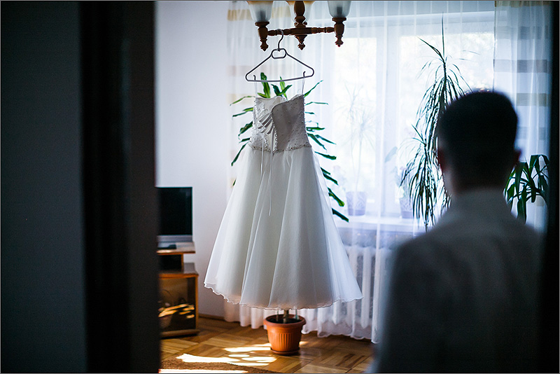 Fotografia ślubna przygotowania suknia ślubna
