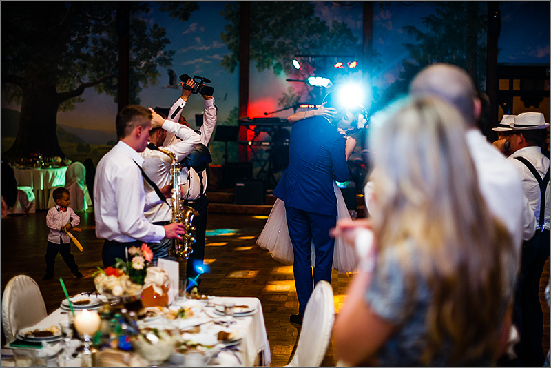 Fotografia ślubna reportaż Rzeszów  całus panna młoda