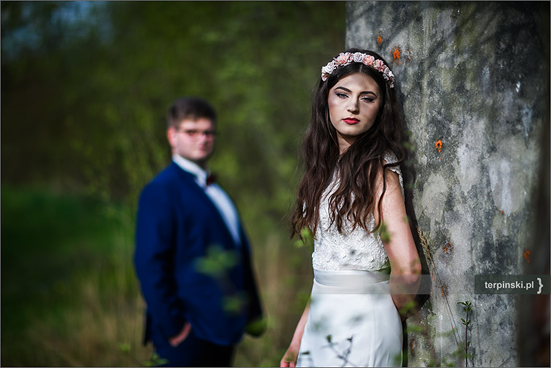 Fotografia ślubna Rzeszów reportaż plener w krzakach