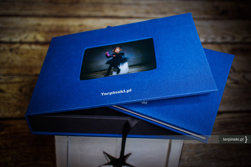 zdjecia dzieci w albumach