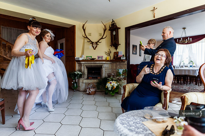 Reportaż ślubny zdjęcia w domu