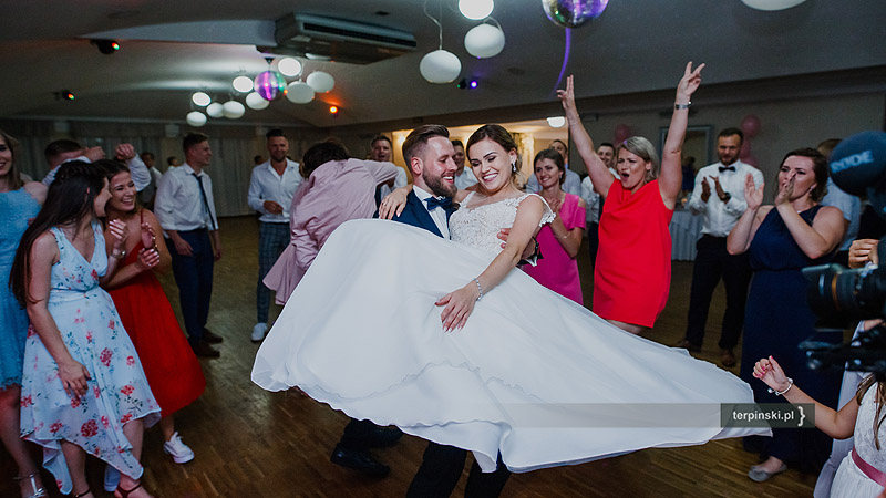 Sesja ślubna zabawa