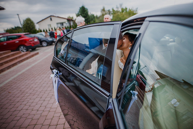 Fotografia Ślubna reportaż pocałunek