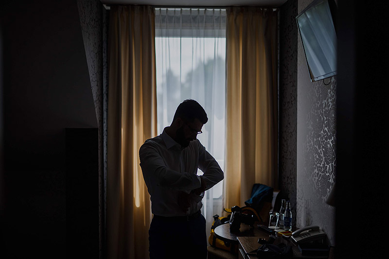 Przygotowania ślubne pan młody