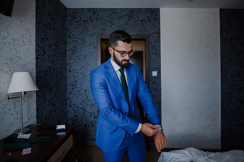 Przygotowania ślubne pan młody