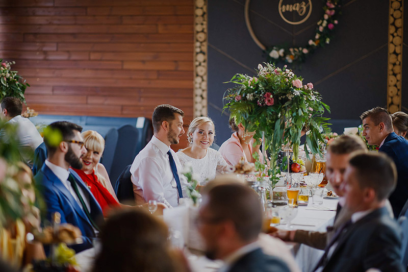 Pani młoda na weselu goście